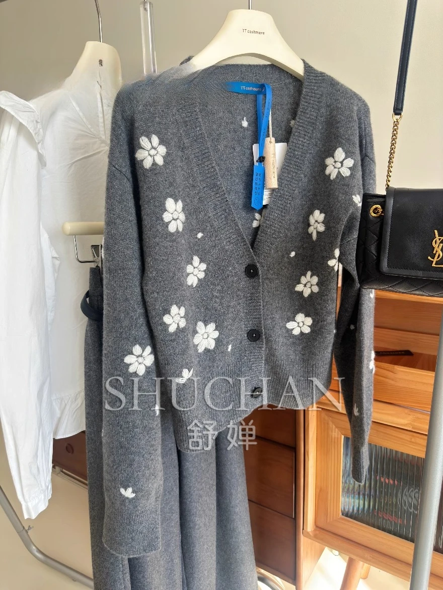 

new women's clothing 100 cashmere hand-embroidered sweet V-neck cardigan cashmere sweater women
