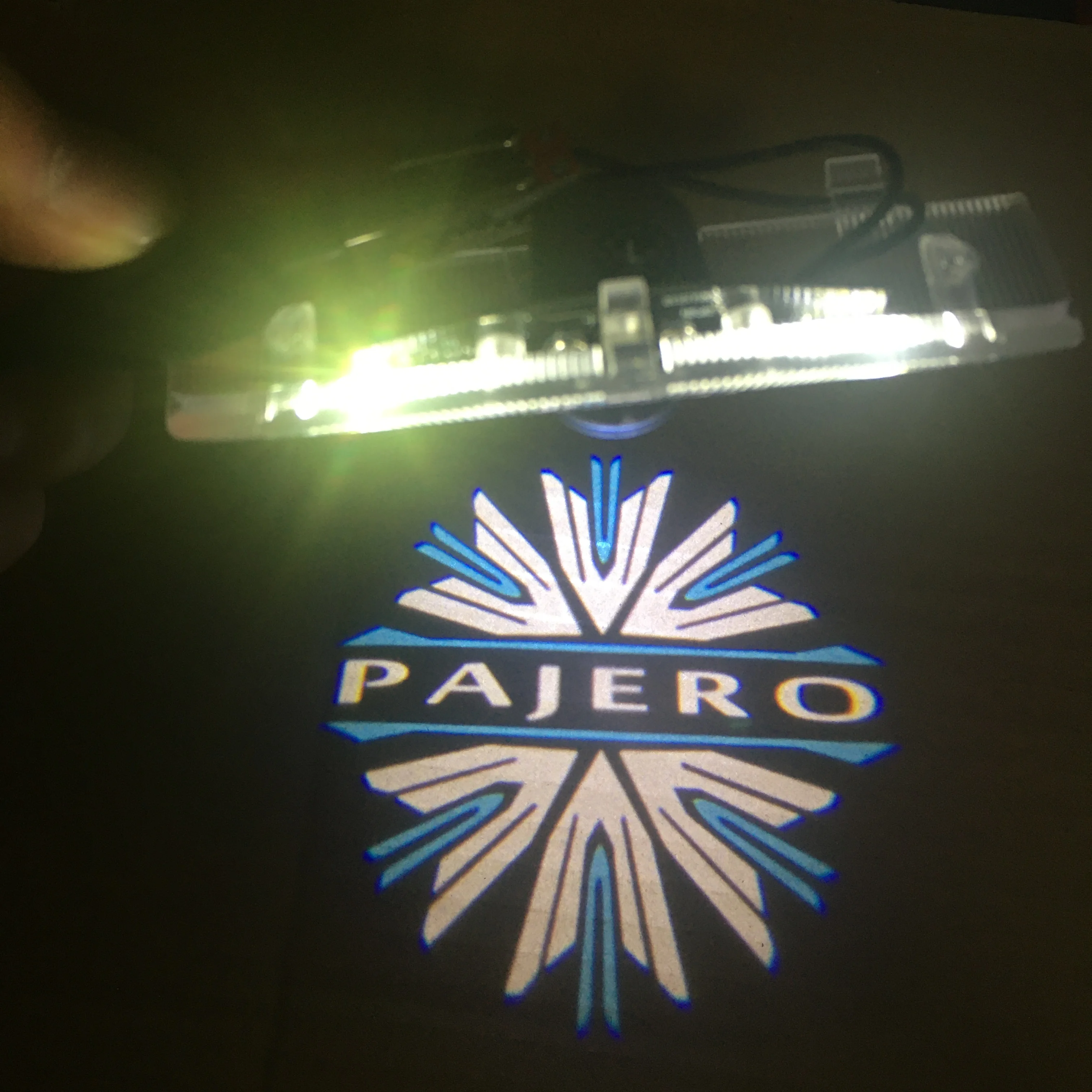 

2 шт. PAJERO Logo Shadow для Mitsubishi Door Light Mitsubishi Welcome Light LED Courtesy Light для Mitsubishi PAJERO V97 V98 V93