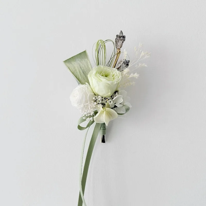 imagine-studio-–-corsage-de-marie-au-design-original-fleur-eternelle-fleur-de-poignet-de-mariee-patte-de-mariage-fraiche-haut-sens