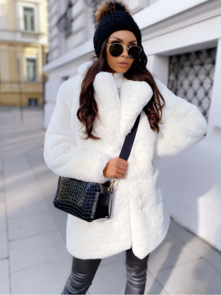 

Luxury Short Lapel Collar Full Sleeves Coat Elegant Solid Color Smoothy Warm Jacket New 2025 Autumn Winter High Street Topper