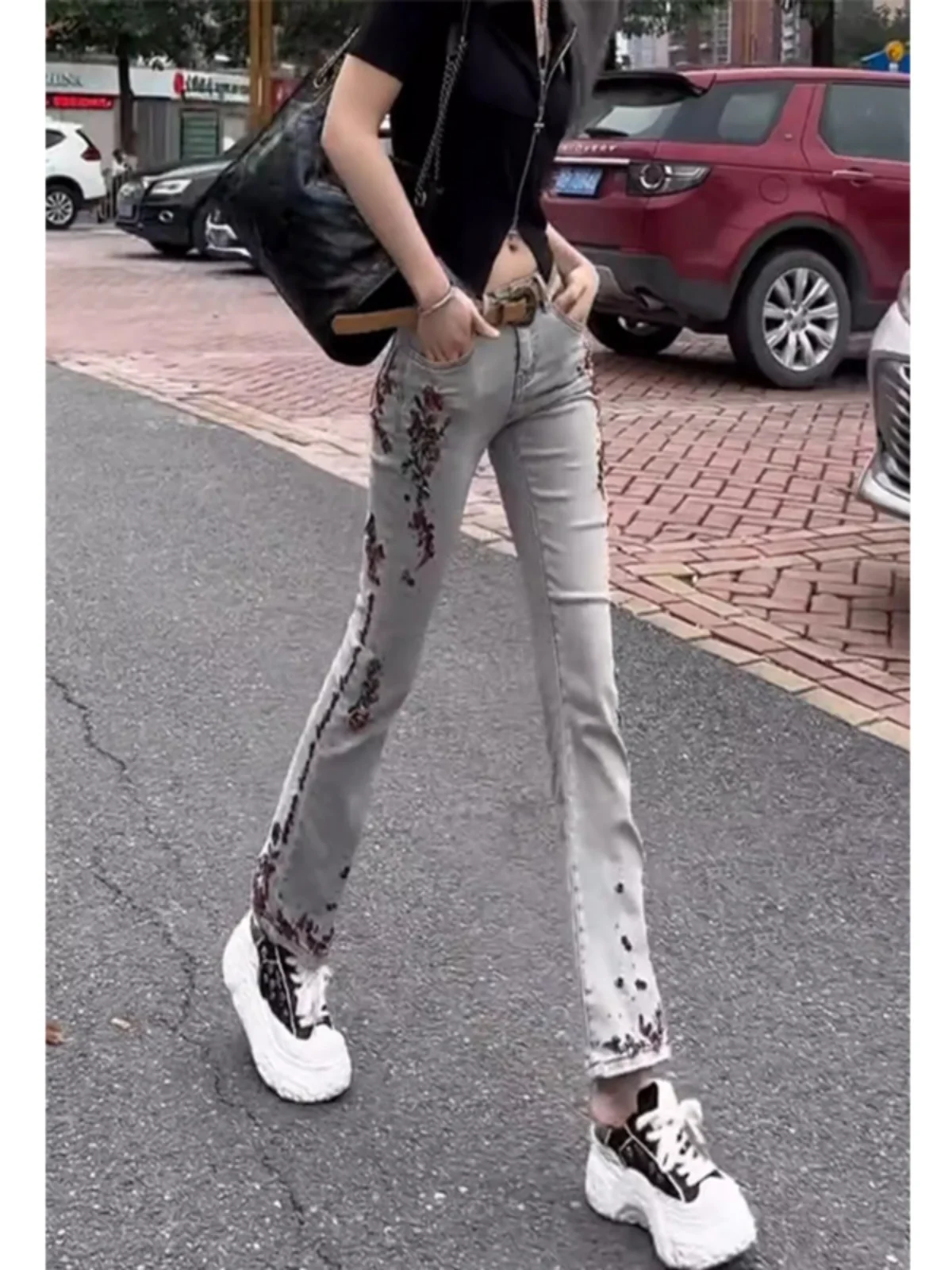 

Джинсы женские с высокой талией, расклешенные, с вышивкой, облегающие, светлые, из хлопкового стрейч-денима, антибактериальные, весна-осень