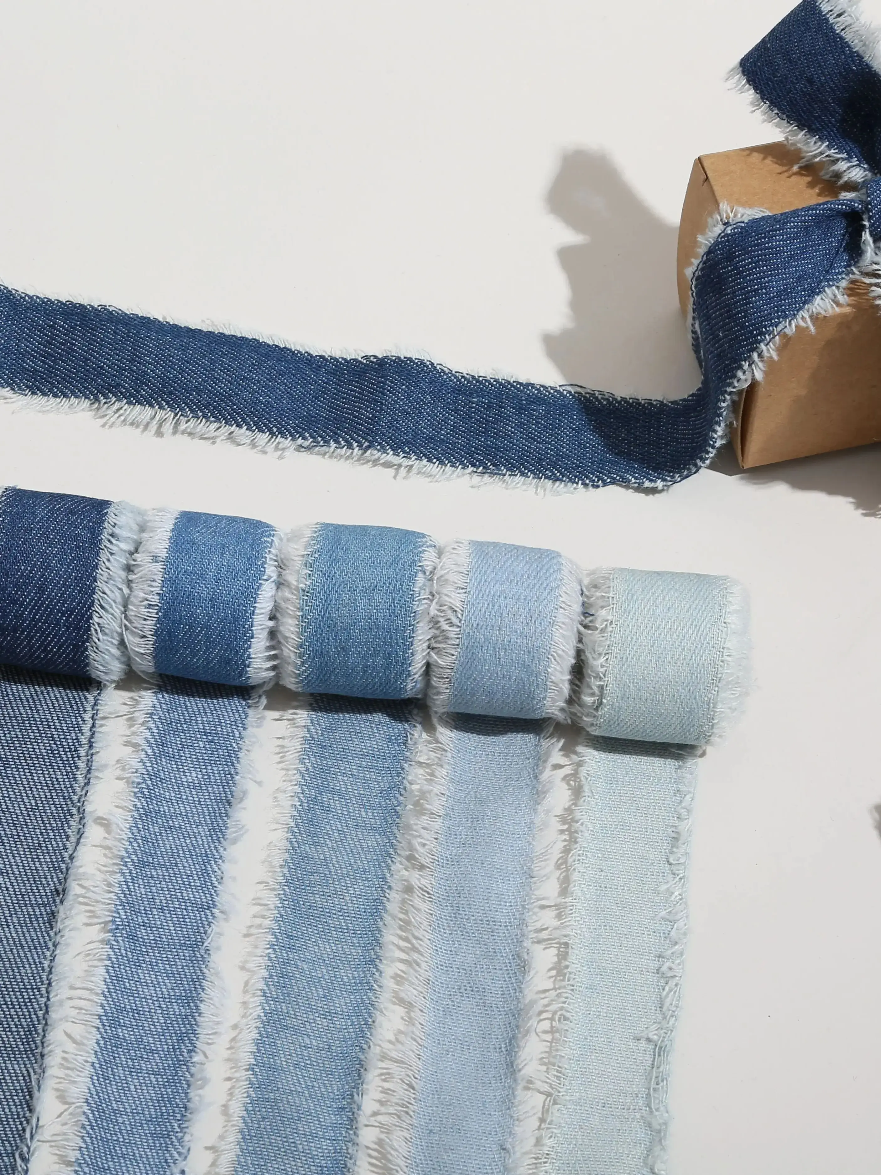 2 Yards/Rolle handgefertigtes Denim-Satinband mit ausgefransten Kanten, 25 mm/38 mm, für Hochzeitseinladungen, Blumensträuße, Geburtstagsfeiern, DIY-Nähdekoration – Detail 7