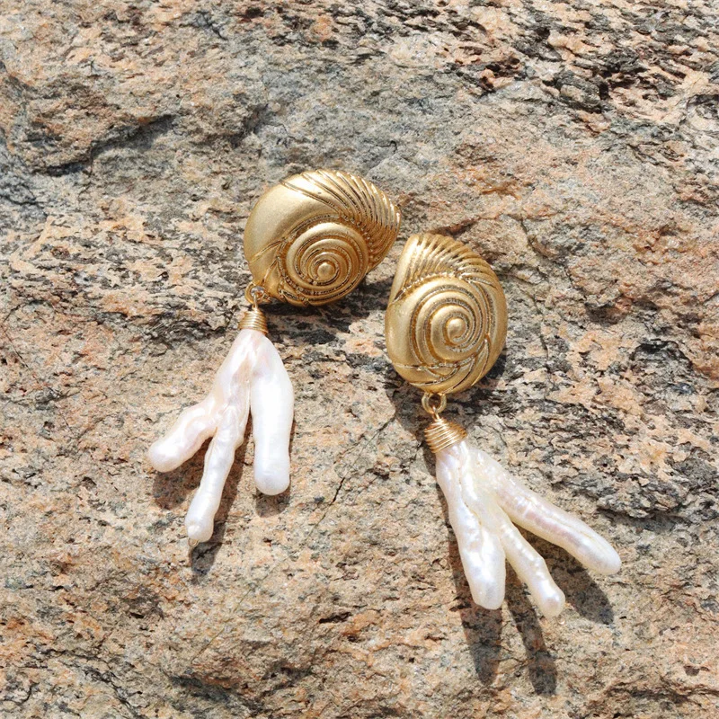 

Trendy Retro Natural Pearl Conch Earrings Niche Design Dangle Earrings for Women Goth Accessories