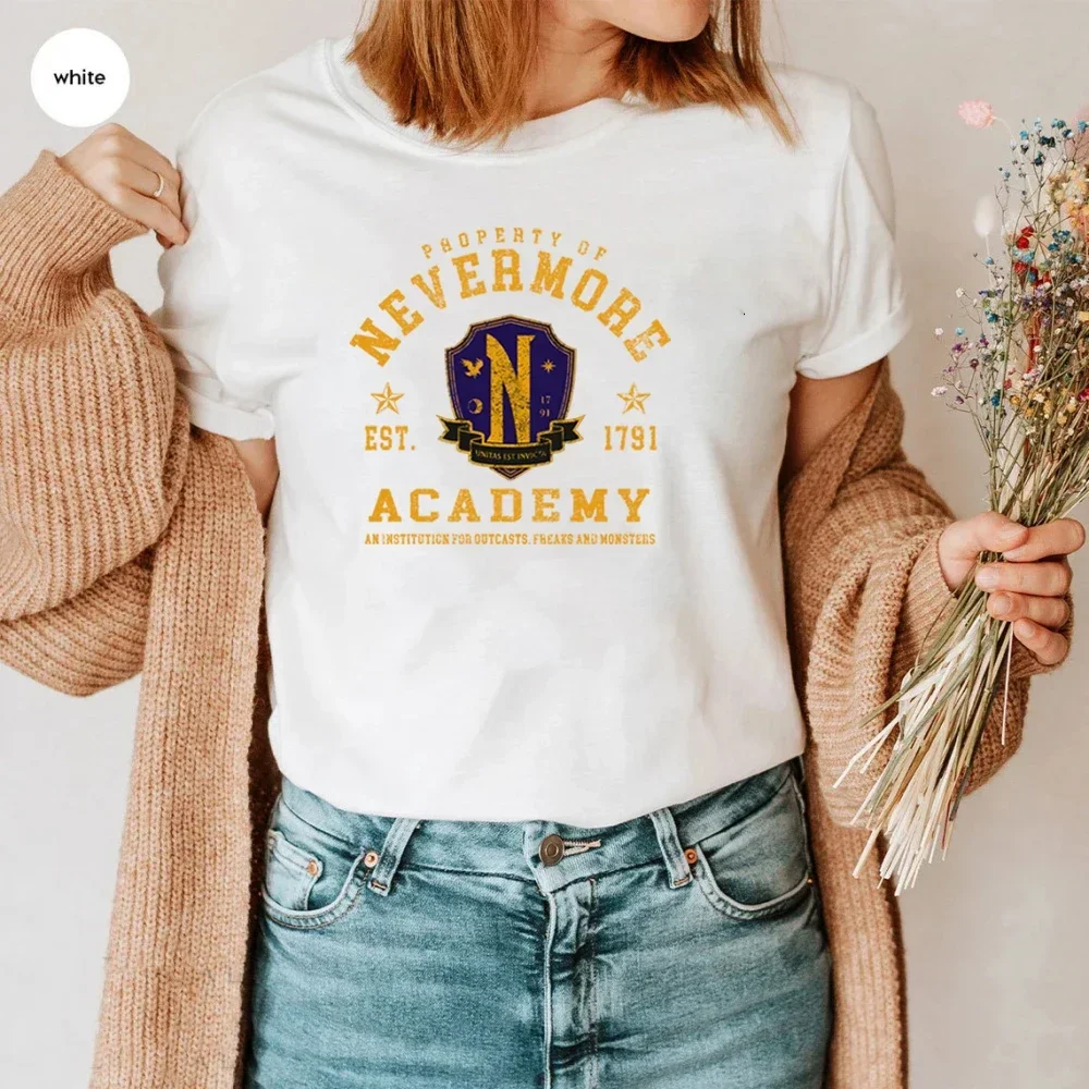 تي شيرت نسائي من Nevermore Academy قميص الأربعاء Addams قميص Nevermore Est 1791 Addams Family Inspired Tees