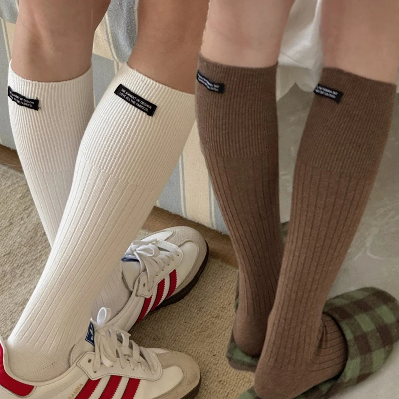 

Корейские носки до середины икры с буквенными этикетками, женские модные повседневные однотонные хлопковые чулки до колена, мягкие дышащие простые носки