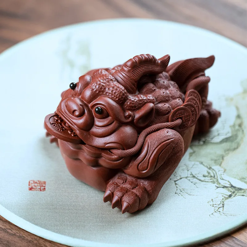 

Yixing Zisha Tea Pet Золотая жаба Орнамент ручной работы Трехногая жаба Удачи может поднять чайный игровой чайный столик Чайный сервиз кунг-фу