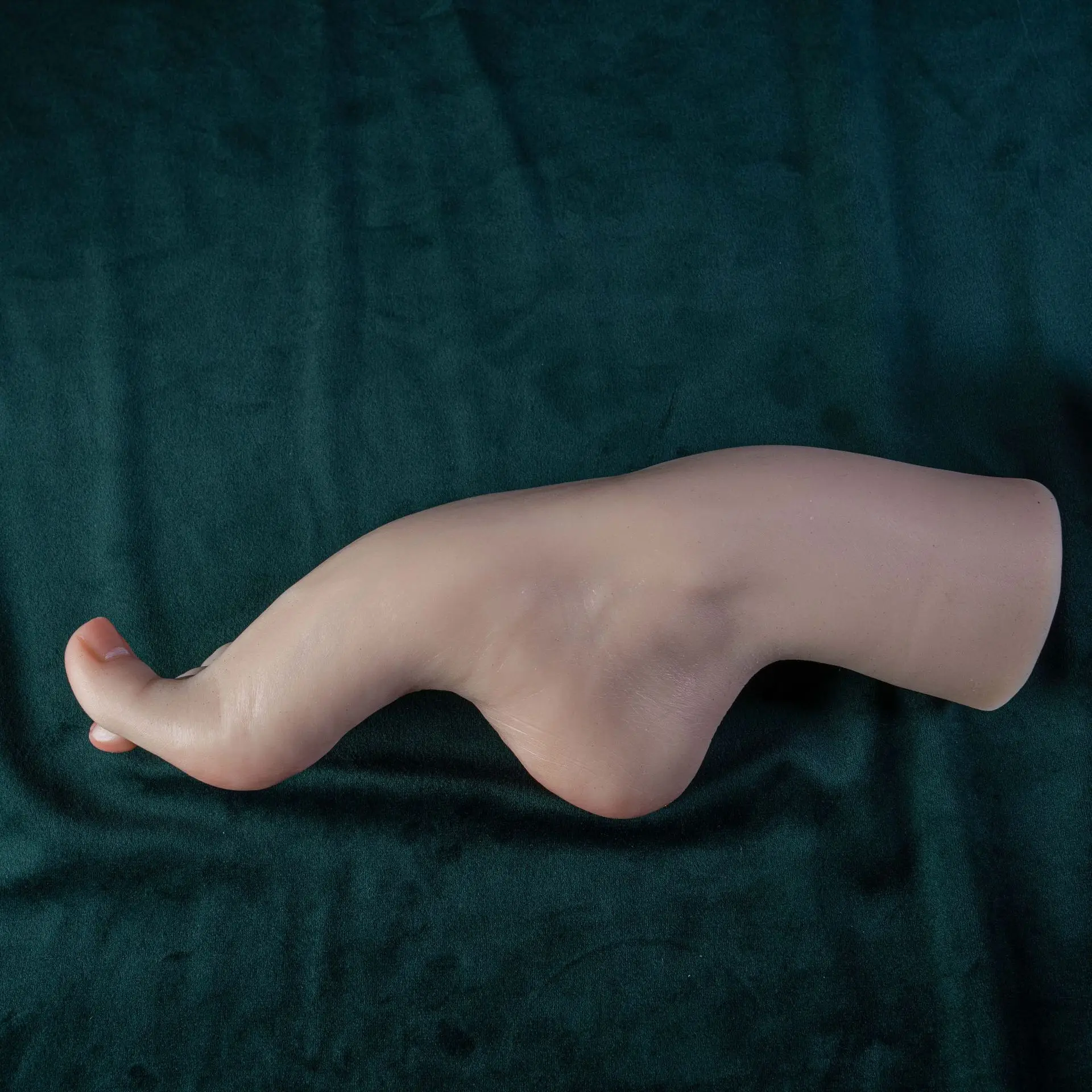 Sexy Foot Mannequin Model Female Shooting Props Foot Fetish Simulation Liquid Silicone With Bone Tose Bent Soles and Wrist 39