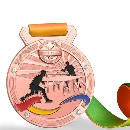 Medalhas em competições de tênis de mesa, medalhas gerais e medalhas de ouro no primeiro, segundo e terceiro lugar dos esportes escolares