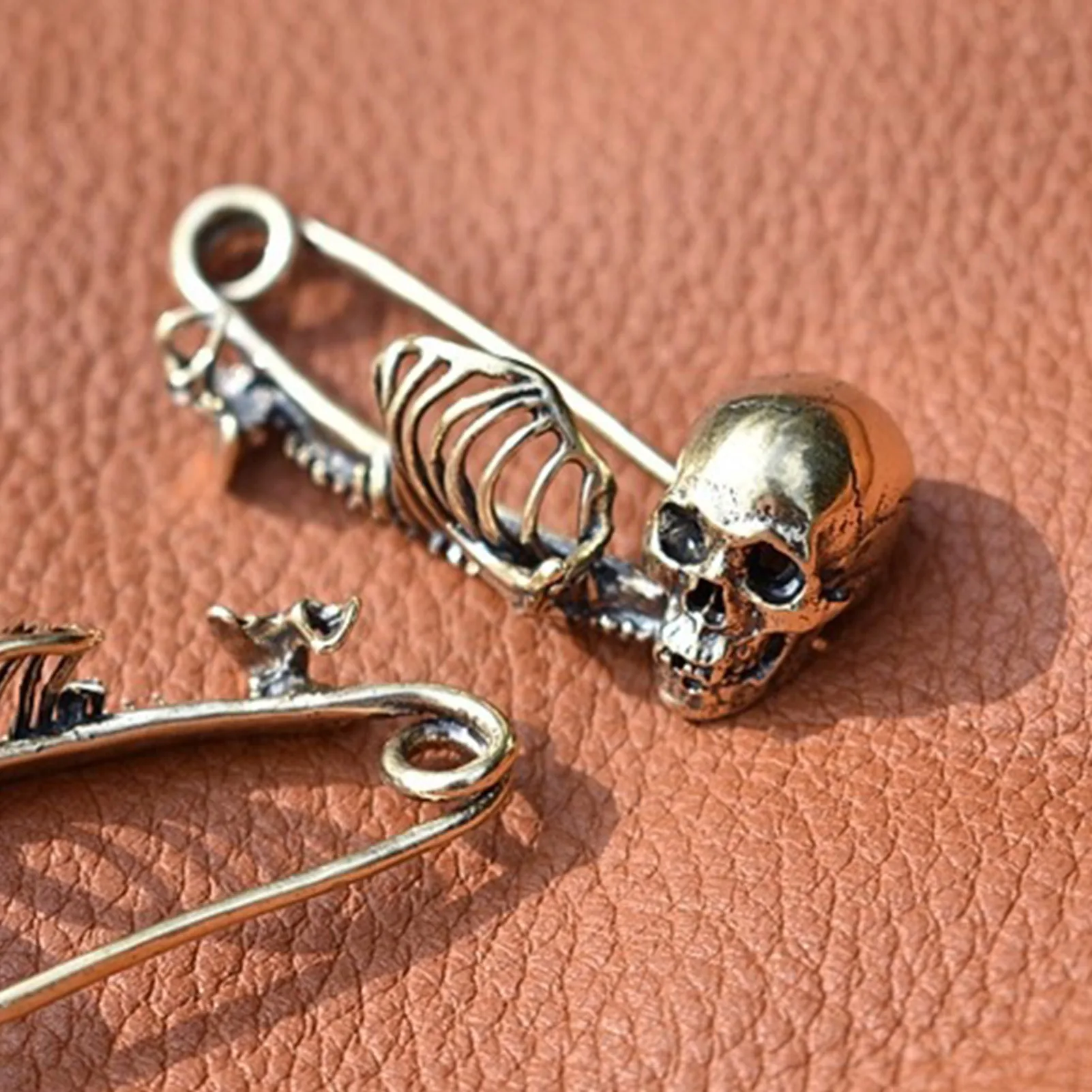 Gothic Style Skull Lapel Brooch Delicate Vivid Skull Brooch Badge Pin Suitable for Pins Collector Gifts