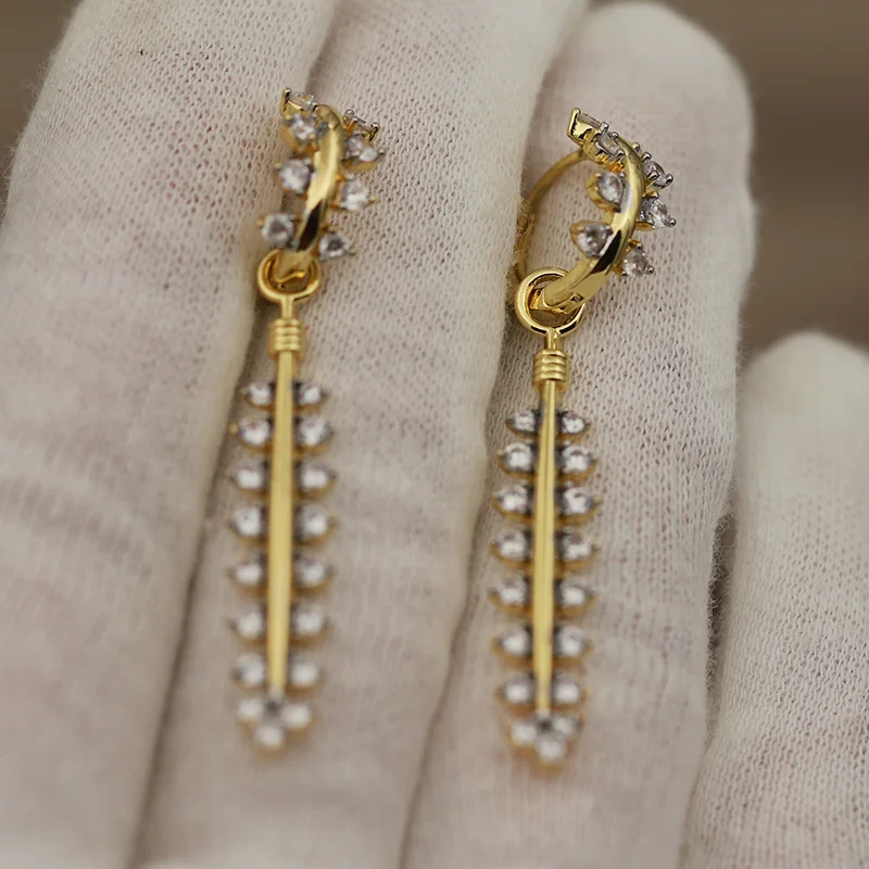 New Sight Design Metal Crystal Leaf Stud Earrings for Women Fashion Brand Jewelry Delicate Zirconia Long Earrings
