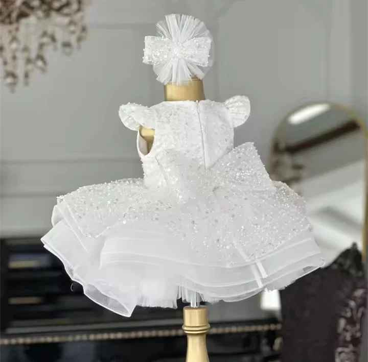 高級子供女の子のウェディングドレスホワイトビーズパーティードレスビーズティアードチュール袖ふくらんフラワーガールのドレス結婚式用