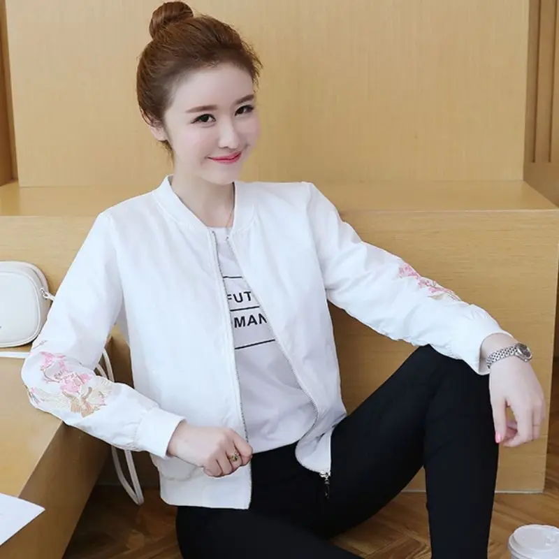 통기성 좋은 가벼운 여성용 야구 재킷 루즈핏 슬림핏 자수 숏 코트 봄 가을 2025