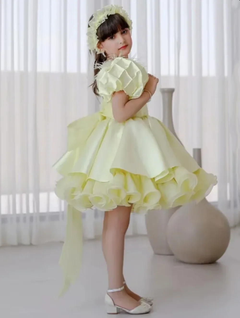 

Lovely Lemon Yellow Flower Girl Dress Satin Short Sleeve Knee Length Back Button First Communion Birthday Party Prom Gown