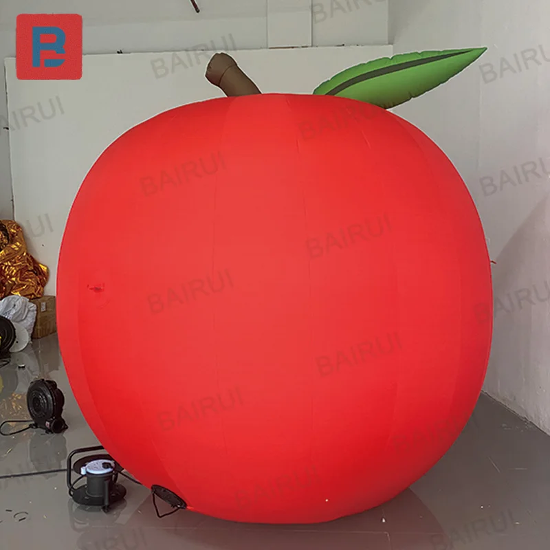 Nadmuchiwane jabłka, powietrzne formy w kształcie owoców z dmuchawkami, dekoracja jabłek na Nowy Rok do placów handlowych i na zewnątrz.