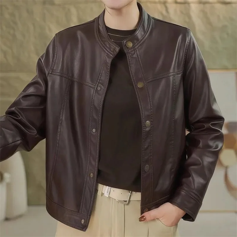 เสื้อโค้ทหนังสีดำสไตล์เรโทรสำหรับผู้หญิง ฤดูใบไม้ผลิ ฤดูใบไม้ร่วง 2025 รุ่นใหม่ เสื้อคลุมตัวสั้น ปกตั้ง เสื้อคลุมยาวสำหรับผู้หญิง แจ็คเก็ตหนัง PU สำหรับขี่มอเตอร์ไซค์