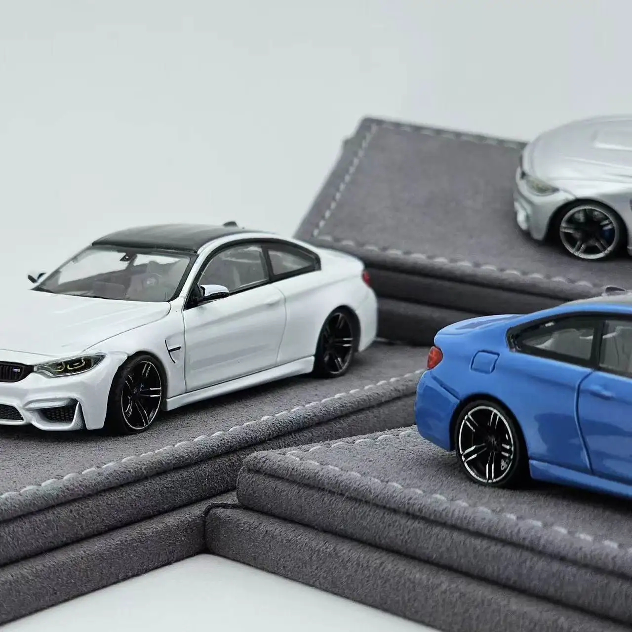 DM 1:64 Alloy Model! 1st Gen F82 New Four-Color Desktop Ornament Collectible Pre-sale