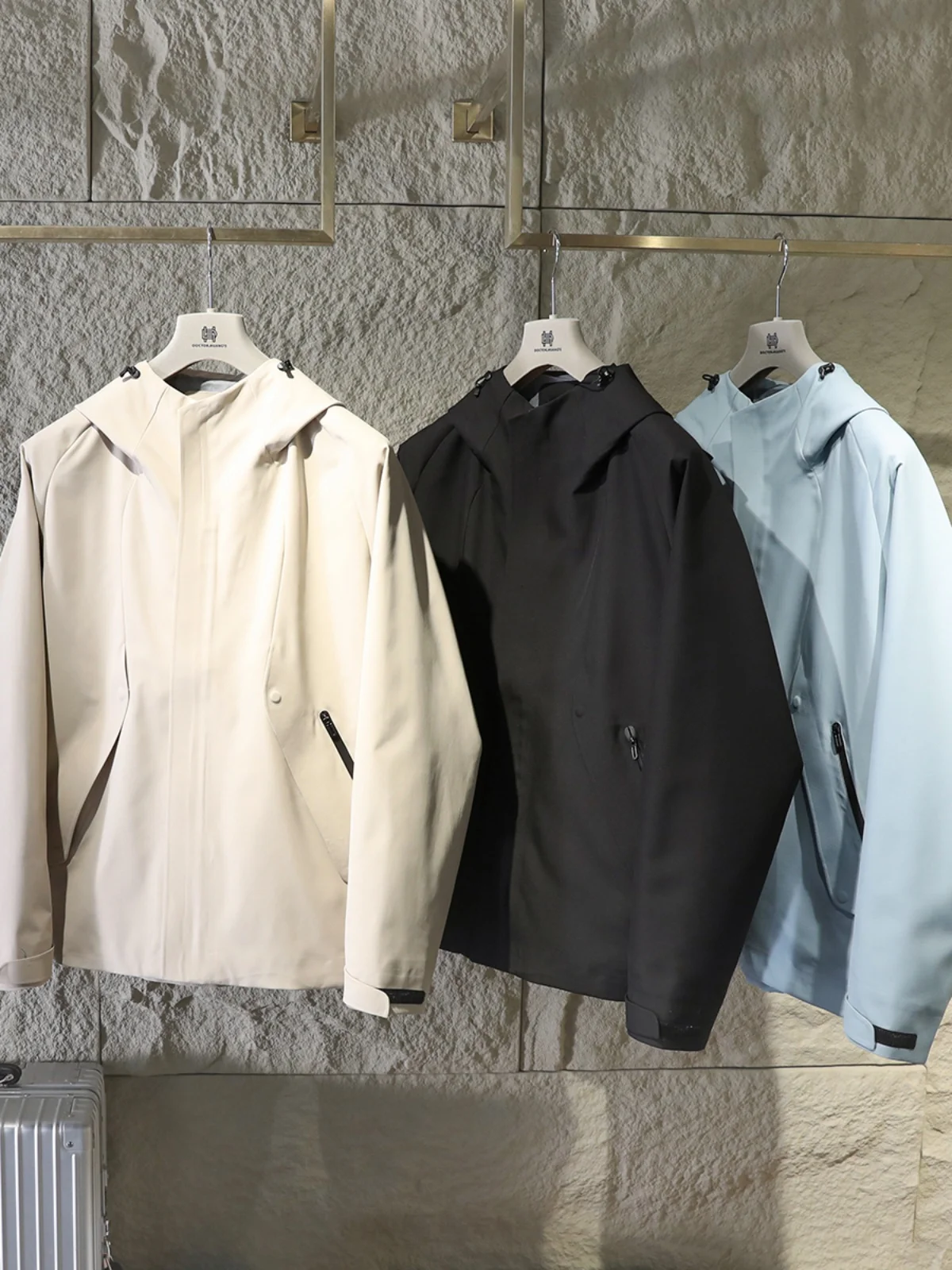 

D-Series Lightweight Men's Spring Autumn High-End Outdoor Sports Tee-Proof Woven Soft ell Jaet with Hood Stand Fit