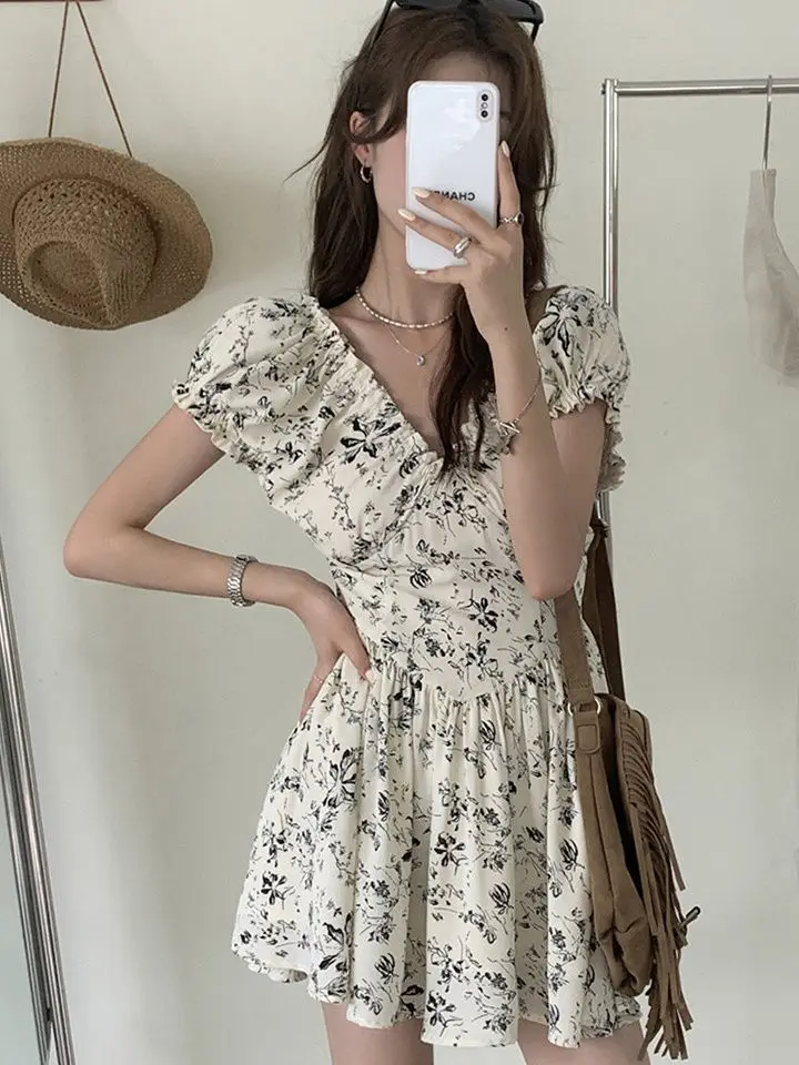 2025, neuer Stil „First Love“, kurzer Rock mit Blumenmuster, atemberaubendes High-End-Feeling, leichter Luxus, süße und schlanke Taille