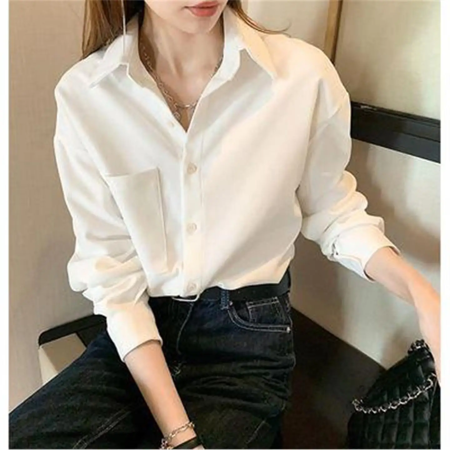 

Laid-back Women's Fashionable Loose Base Layer Shirt Spring Autumn Design White Button-up Casual Commute Style Long Sleeve Po...