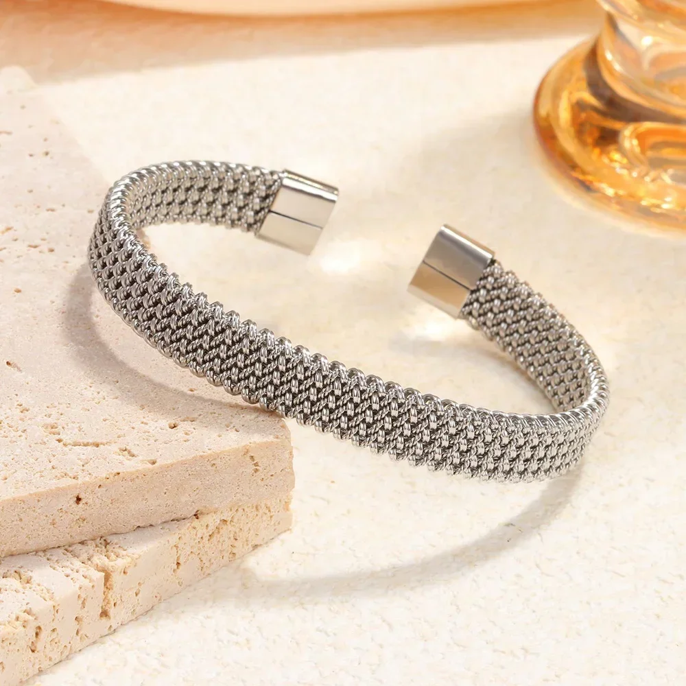 

Chunky Punk Gold Color Charm Leaf Wide Stainless Steel Wide Bangle Bracelet for Women New Geometric Jewelry Gift