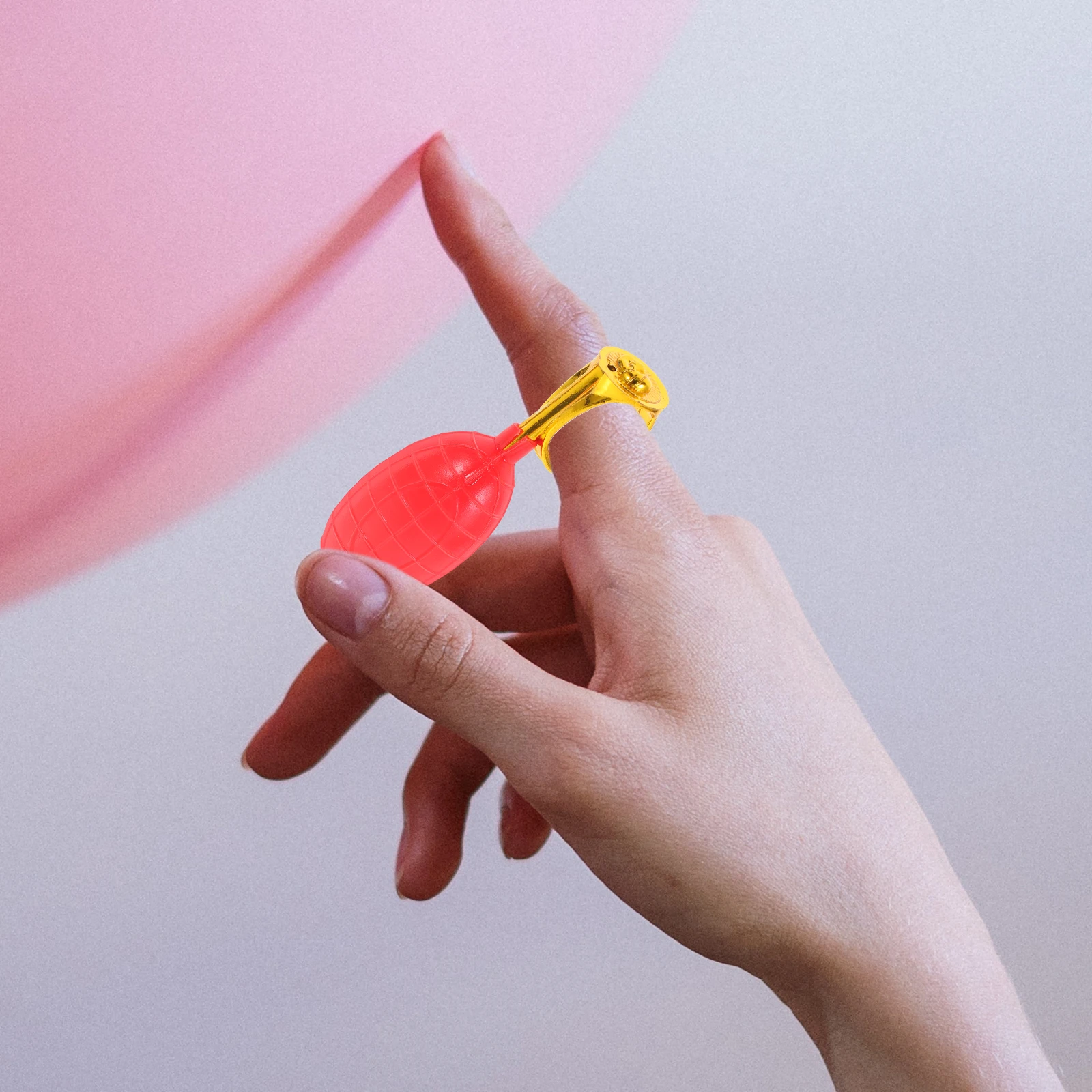 

6Pcs Entertaining Water Spray Ring Prank Toy Party Props April Fool's Day Magic Handheld Trick Accessory