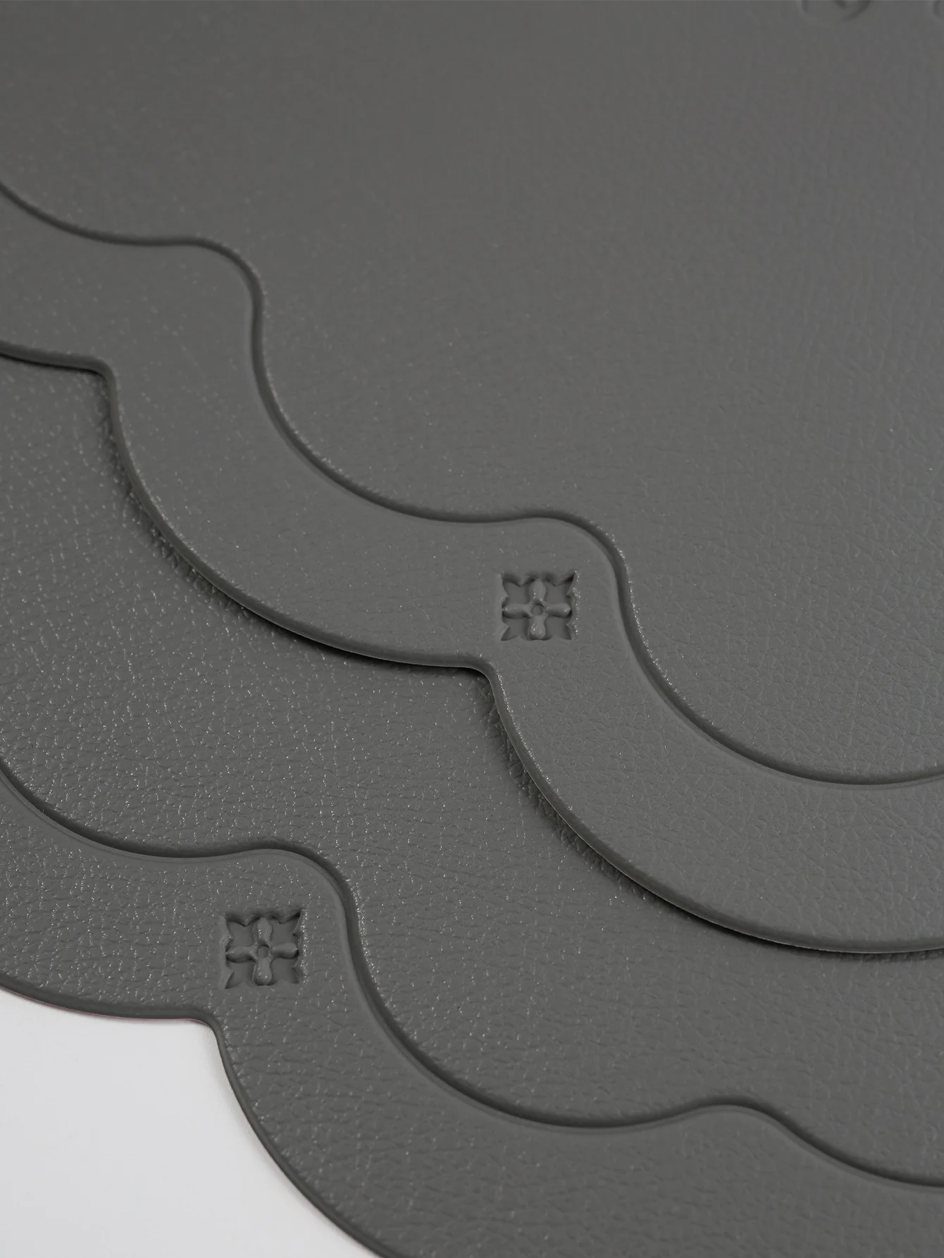 1pcs Faux leather dining placemat with Edge embossing insulation mat hotel restaurant placemats coasters