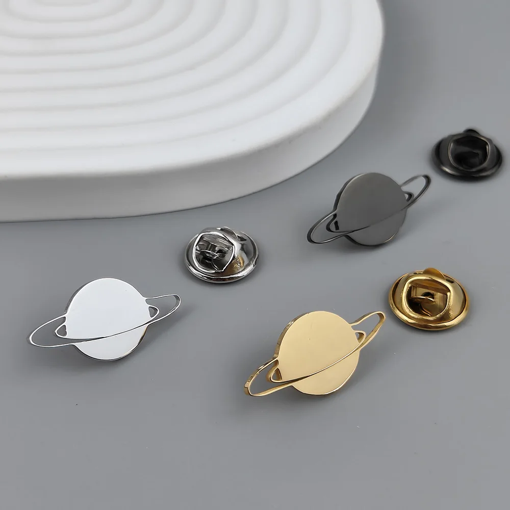 316L Stainless Steel 18K Gold Plated Saturn Planet Lapel Pin Space Celestial Brooch Shirt Collar Pin Fashion Jewelry Gift