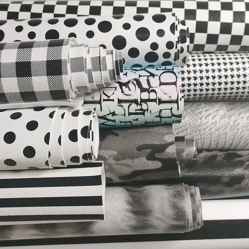 

Искусственная кожа с аниме-принтами: черно-белая клетка, горошек, буквы, крокодиловый узор, узор с мышками, камуфляж, полоски.