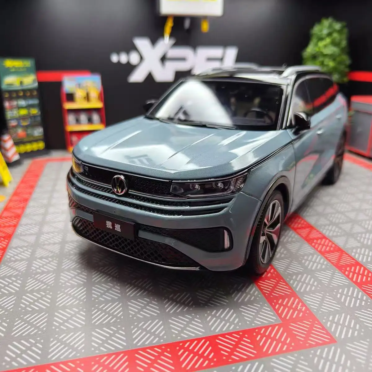 

1:18 2023 VW Tavendor SUV Alloy Car Model Diecasts Metal Toy Vehicles Car Model Simulation Collection Childrens Gifts Decoration