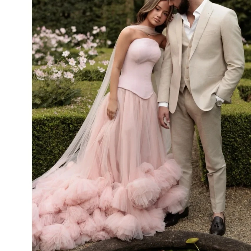 Customized Charming Elegant Temperament Light Pink Strapless Sleeveless Wedding Dresses  Fashion Unique Edge Curl Bridal Gown
