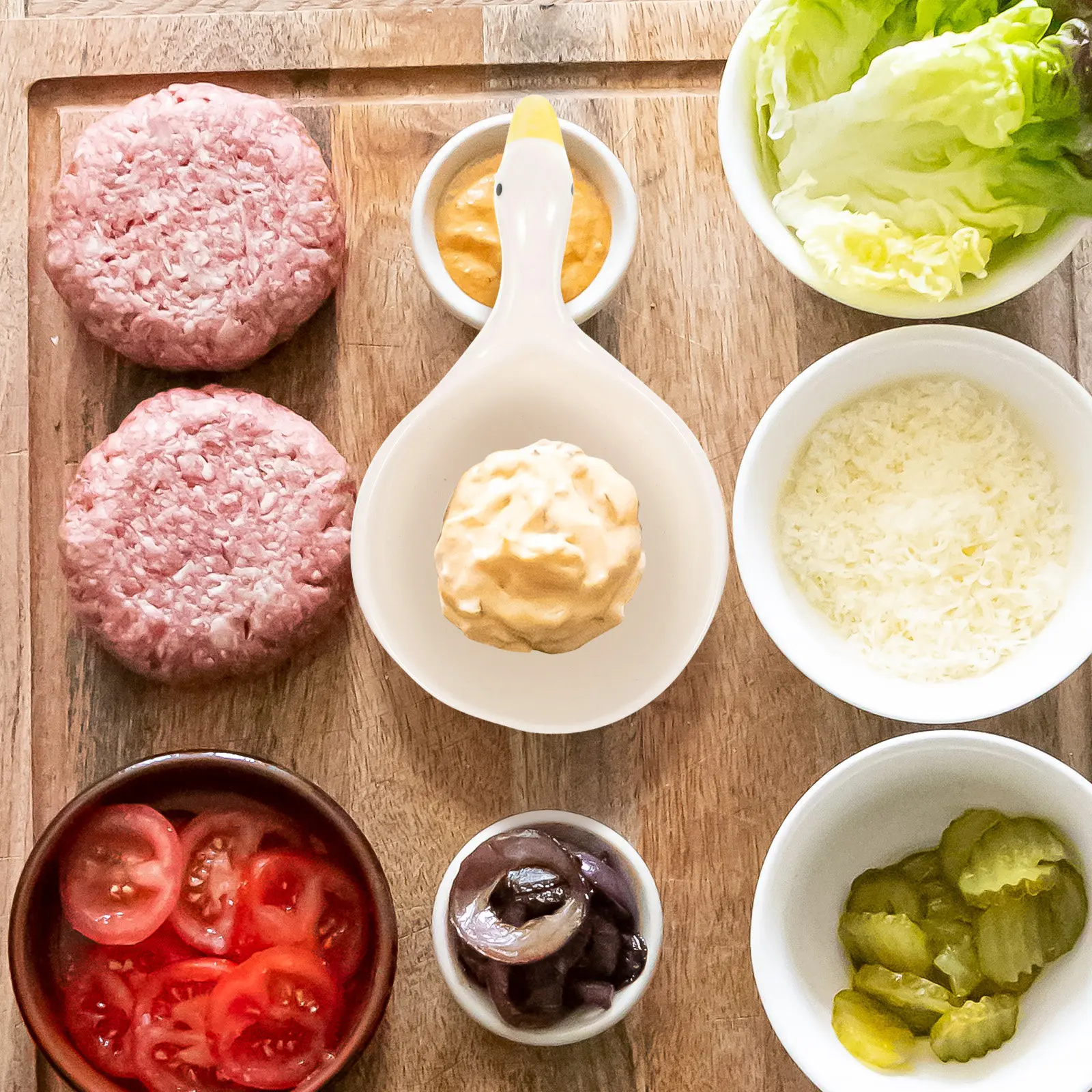 Mini Plato para Salsas con Diseño de Pato de Dibujos Animados, Cerámica Premium, Base Antideslizante Estable, Superficie Lisa para Condimentos, Kimchi y Platos Fríos