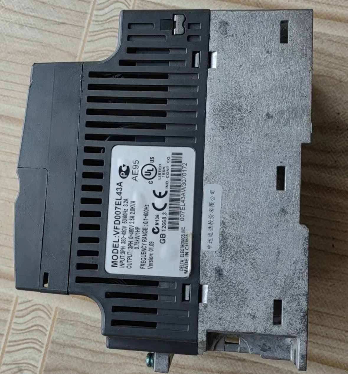 Used inverter 750W three-phase input VFD007EL43W, test function normal