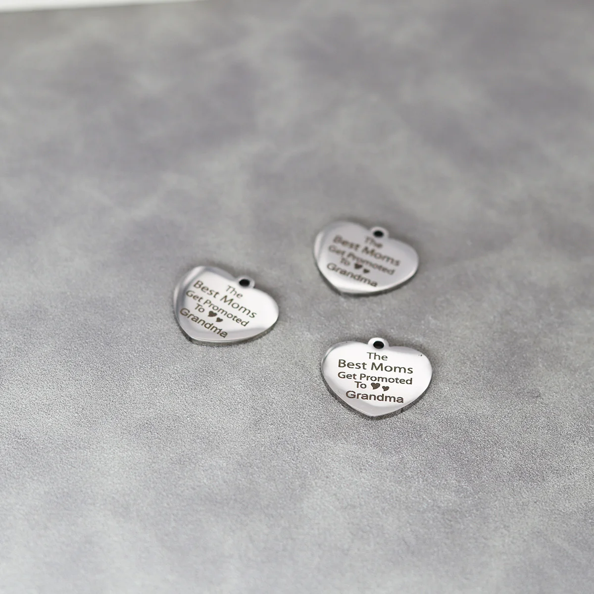 3Pcs/lot The Best Moms Get Promoted To Grandma Laser Engraved Heart-shaped Charm Pendants For Jewelry Making Diy Supplies