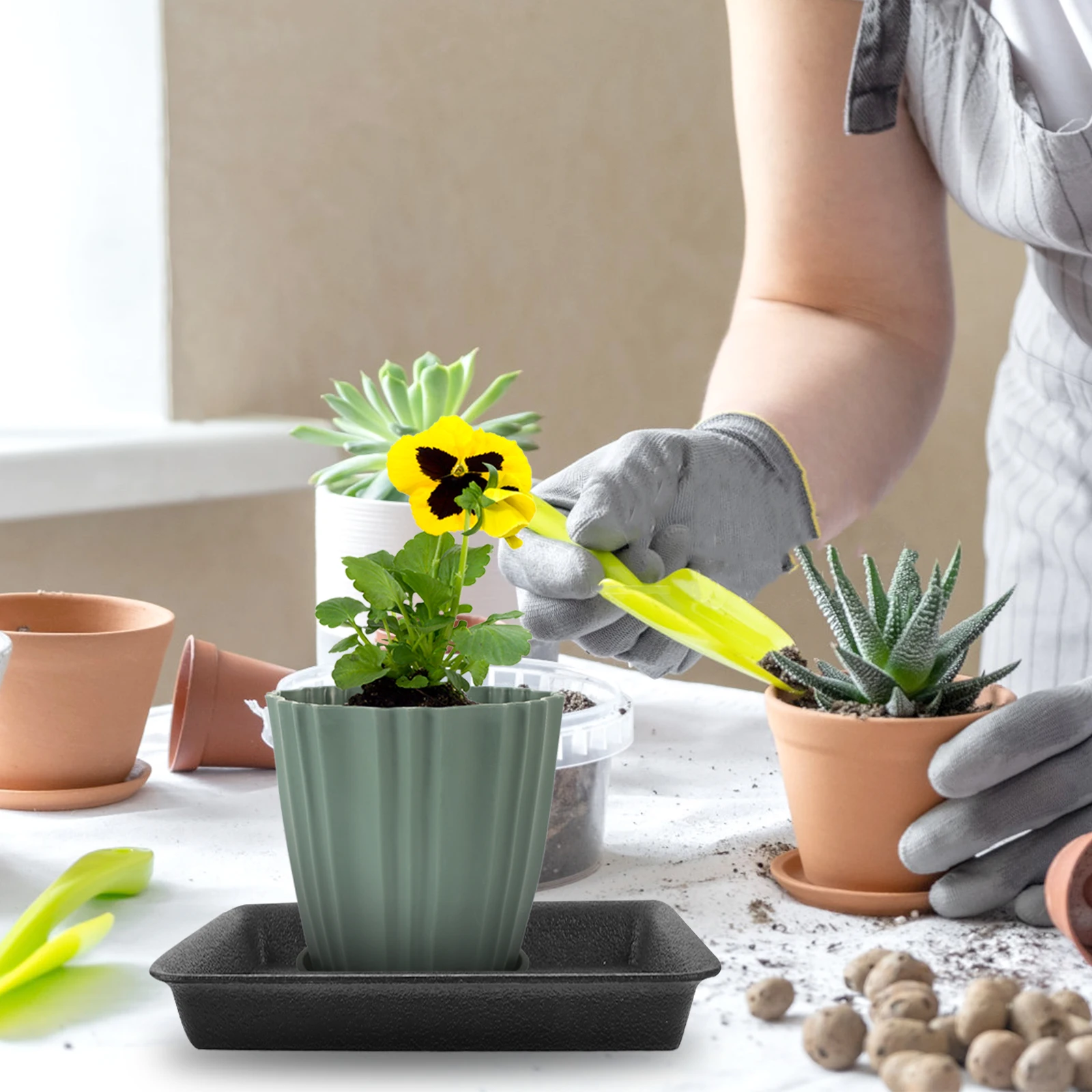 

6pcs Plant Saucer Large Heavy Duty Flowerpot Tray Indoor Outdoor Black Plastic Drip Trays for Garden Window Use Planter for Pots