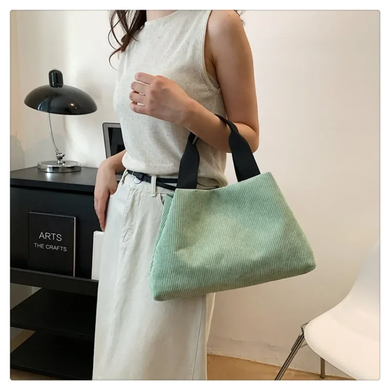 

2024 Early Autumn New Contrasting Tote Bag Retro Casual Handbag Fashion Minimalist Solid Color Corduroy Women's Bag