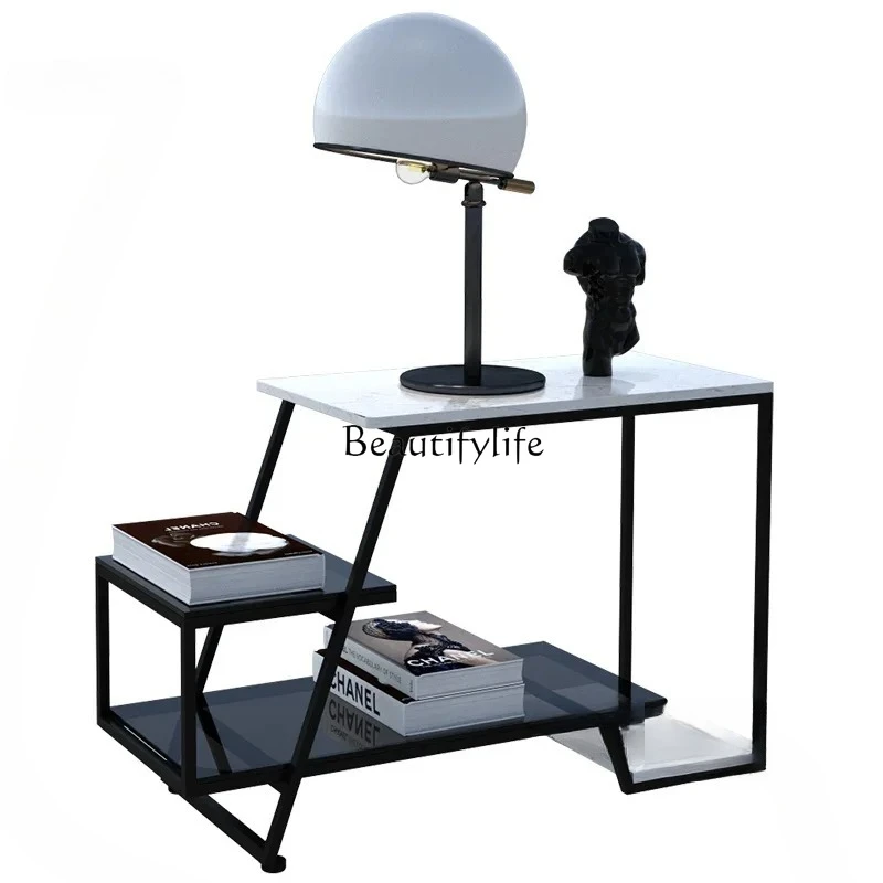 미니멀리스트 커피 테이블 이미지