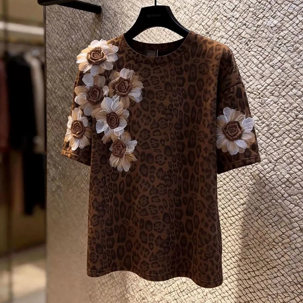 

2026 summer new leopard print age reduction three-dimensional flower age reduction design short-sleeved T-shirt women