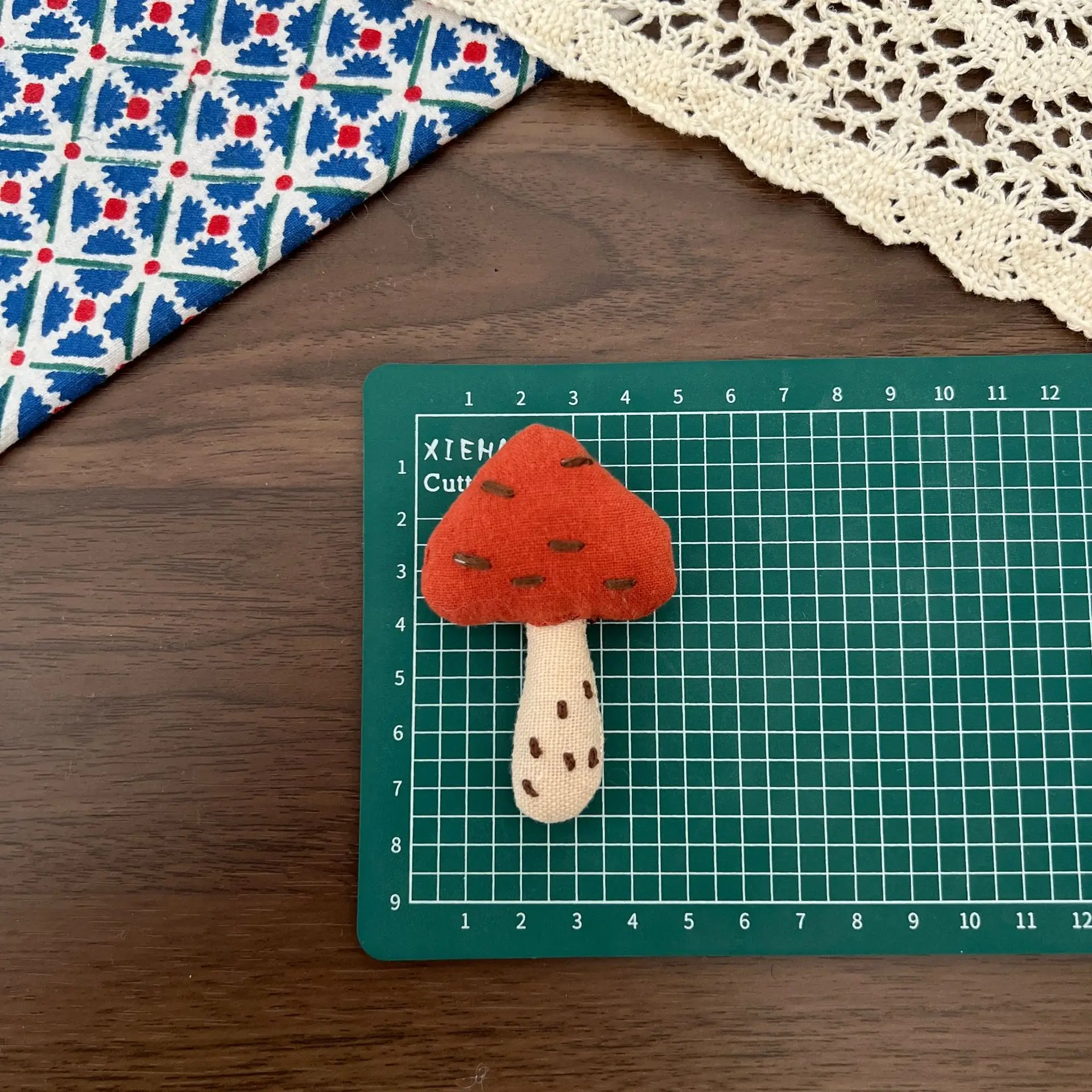 Brooch Pin DIY Cartoon Mushroom Cotton Filled Dimensional Clothing Decoration Handmade Semi Finished Mini Lightweight Multicolor