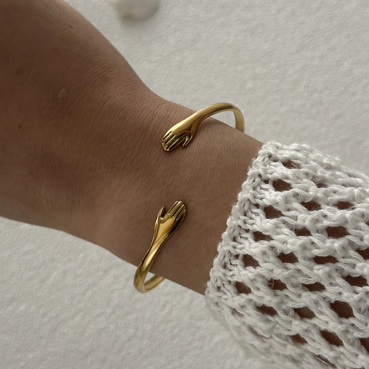 Romantic Hug Hands Embrace Opening Bracelet For Women Men Stainless Steel Minimalist Love Hand Thin Wrist Bangles Dainty Jewelry