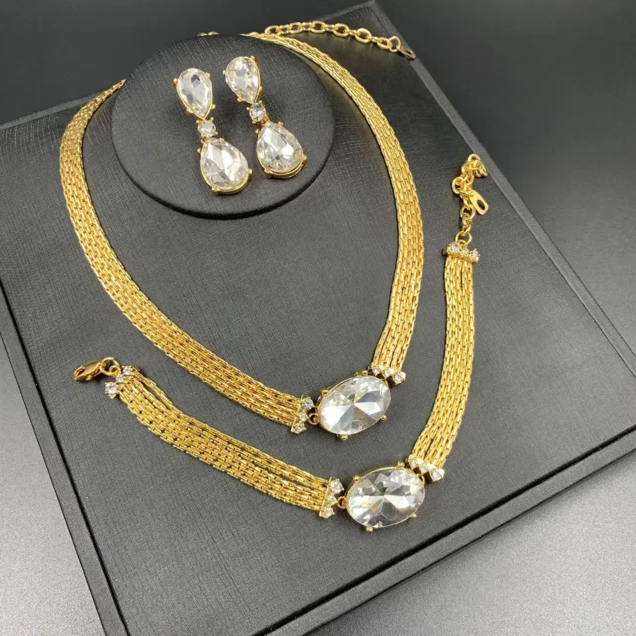 

New French Retro Premium Crystal Necklace Bracelet Earring Three-Piece Suit Luxury Elegant Fresh Water Drop Earring Set