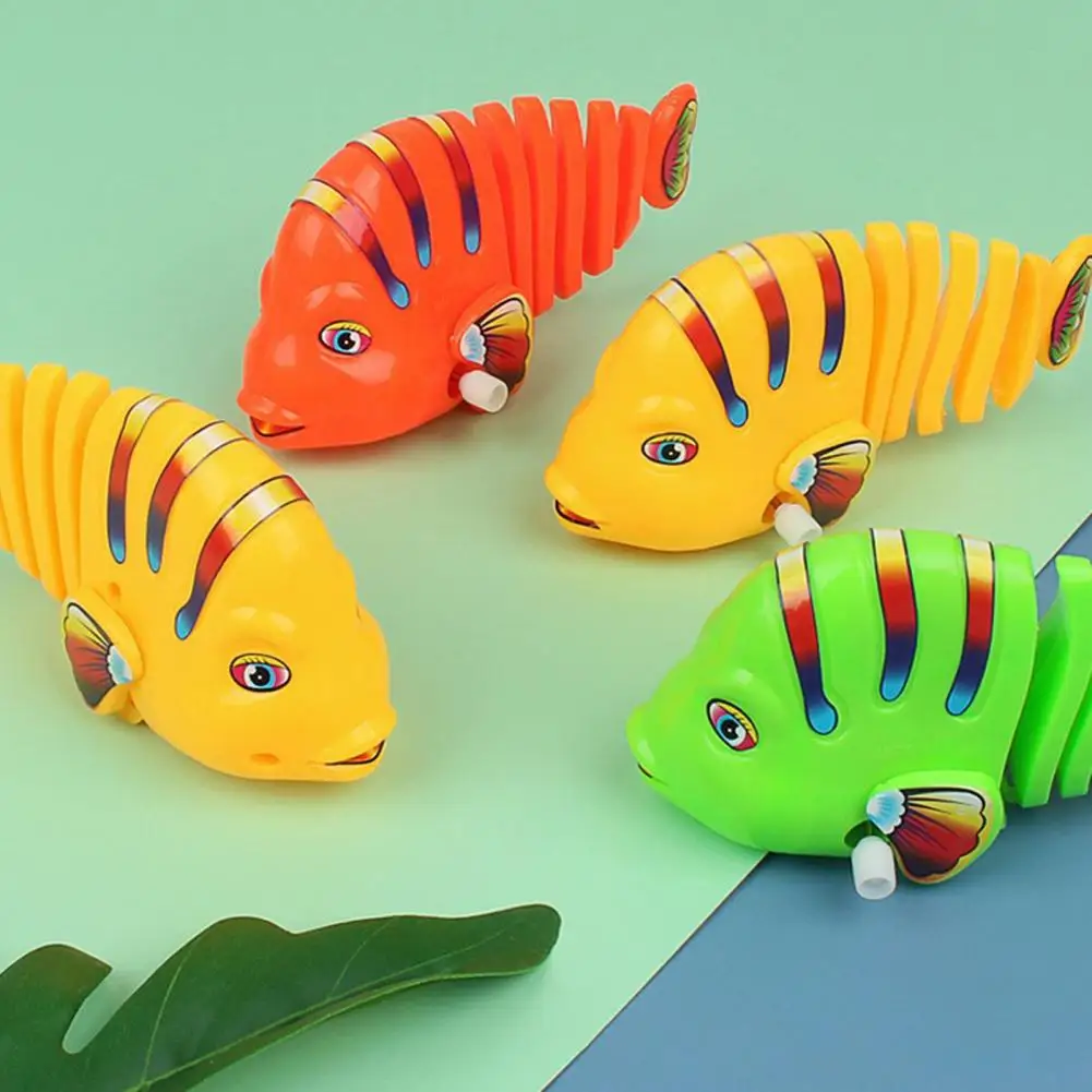 1/6Pcs Wind-up Wackeln Fisch Spielzeug Wind-up Fisch Spielzeug Set Desktop Dekoration Bunte Cartoon Fisch ornamente mit Frühling Uhrwerk