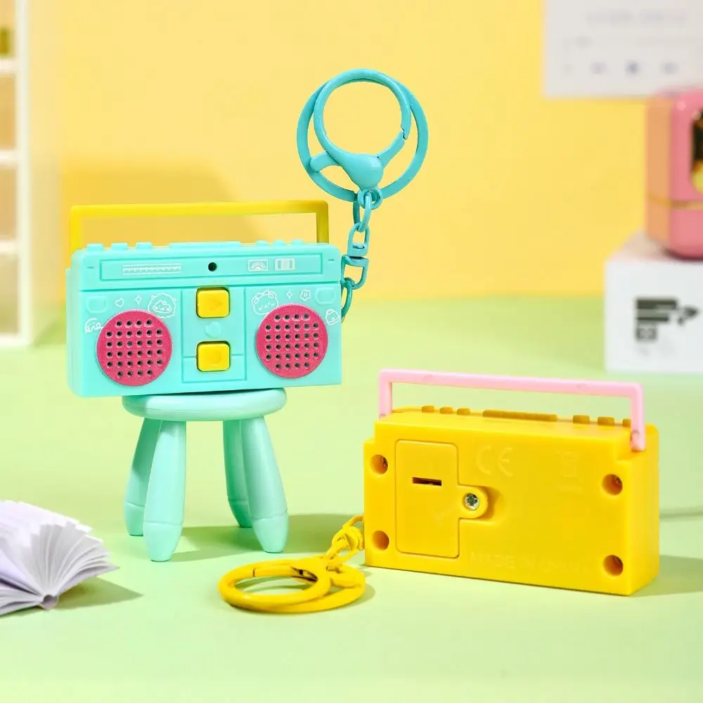 الرجعية راديو شكل المفاتيح الاكريليك الحنين مسجل شرائط قلادة حقيبة معلقة الموسيقى قلادة صغيرة المتكلم مفتاح حامل سيدة #1