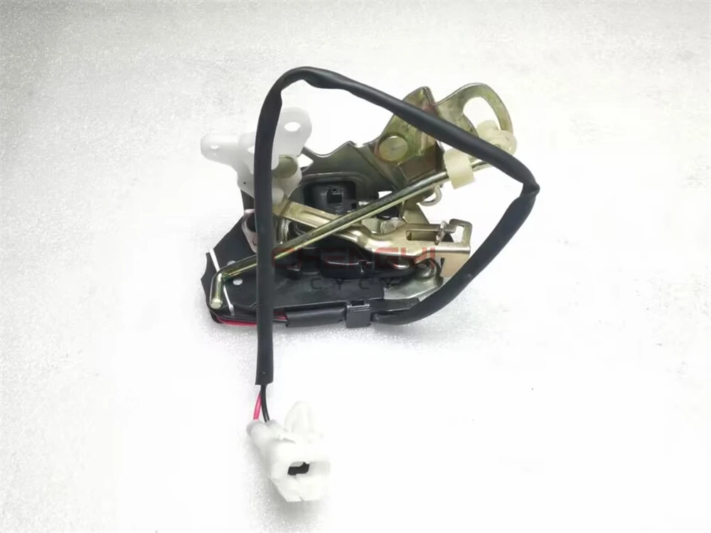 Rear Door Tailgate Lock Block For Carisma Colt Fto Mirage Pajero IO Mini H65W H66W H67W H76 H77W MR432567