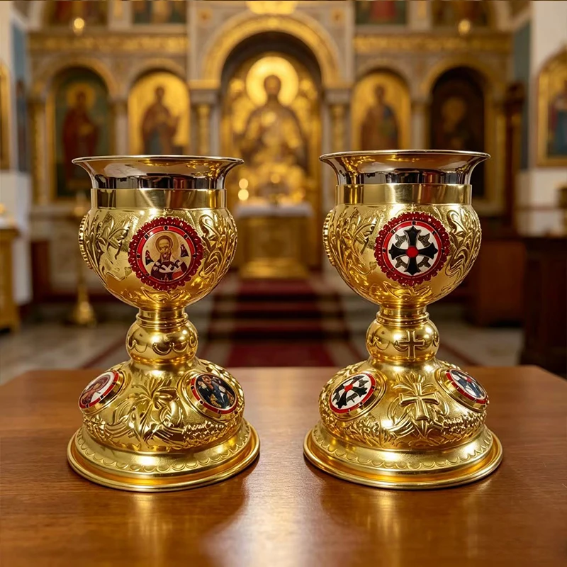 Geprägter, vergoldeter Kommunionskel mit emaillierten Ikonendetails für die orthodox-christliche Altarliturgie und den Kommunionsdienst. – Detail 1