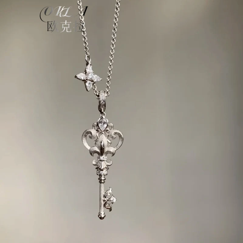 

OKLA French Retro Brushed Iris Key Pendant Necklace With Temperament Inlaid With Zircon Design, Luxurious Valentine's Day Gift