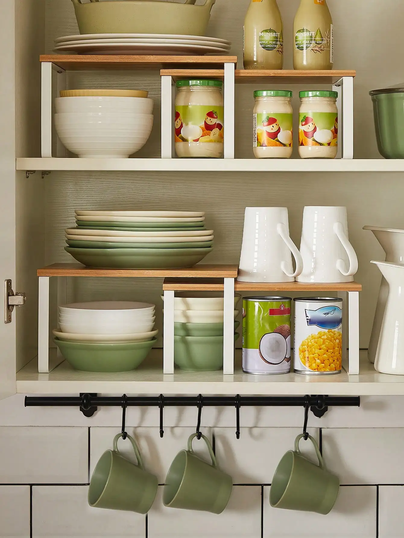 SONGMICS Set di 4 ripiani impilabili per bancone da cucina, portaspezie espandibili, metallo/bambù, bianco/naturale