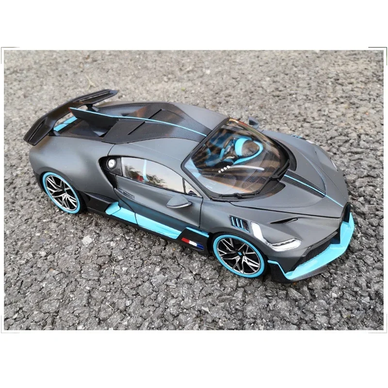 1:18 per Bugatti Divo Bburago 1:18 Diecast Metal Car Model Toys Boy Girl Gift Collection grigio/rosso metallo, plastica, gomma