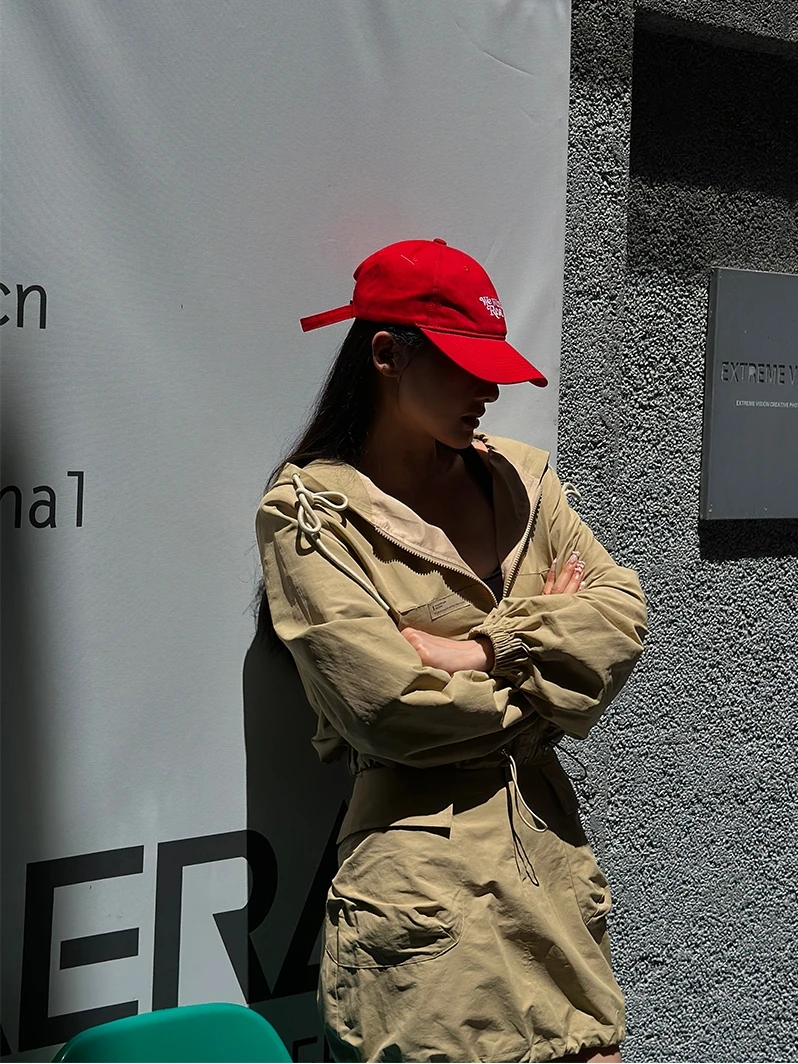 

Удобный комплект: удлиненное худи и юбка на резинке с завязками, повседневный спортивный стиль, розовый, осенняя коллекция для девушек, сладкий и дерзкий образ