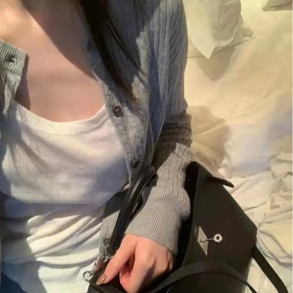 

Women's Slimming Twisted Cardigan Sweater round Neck Simple Ruff Embroidered Small Horse Logo Versatile Fashion Open Front Coat