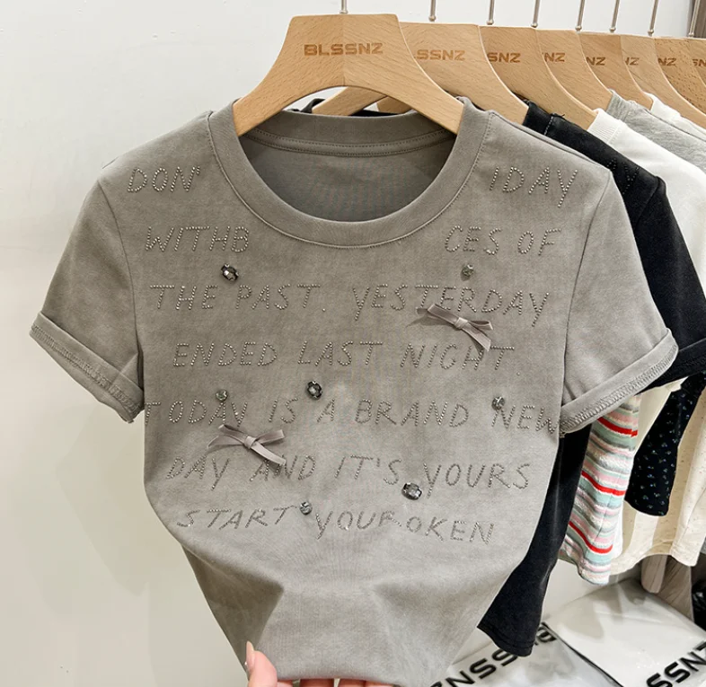 2025 Summer New Women's Heavy Embroidery Hot Drilling T Shirts Letter Bow Shoulder round Neck Loose Short Sleeves T-shirt w1262